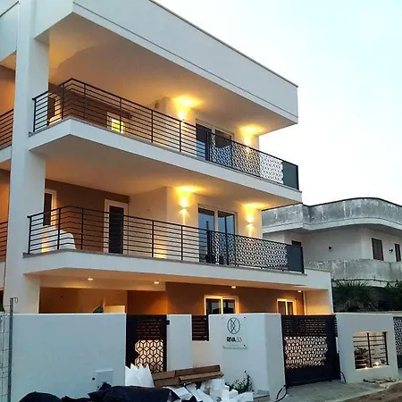 Riva 33 Bed & Breakfast 4*