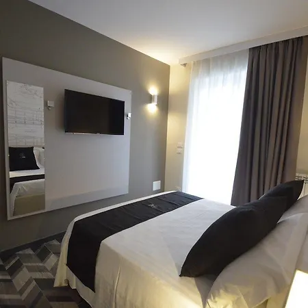 Riva 33 4* 切萨雷奥港