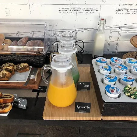 住宿加早餐酒店 Riva 33 切萨雷奥港